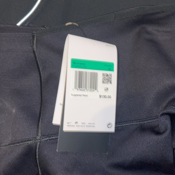 Sleek Nike Black Dri-fit Training Set - Picture 2 of 5